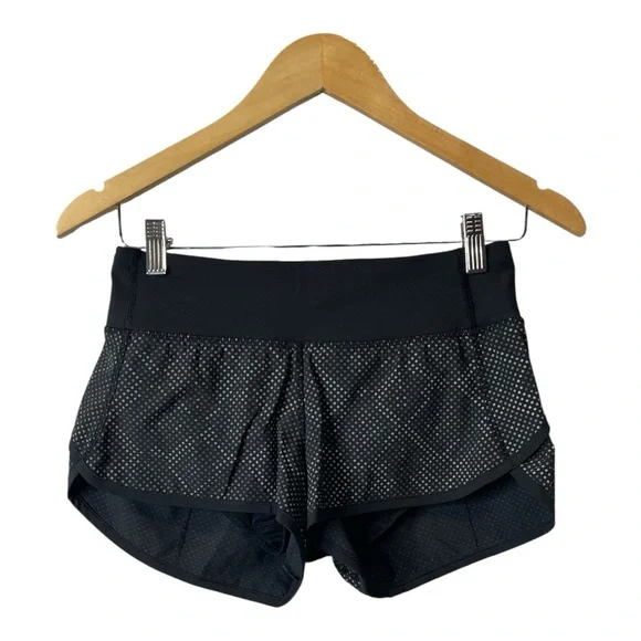 Lululemon Speed Shorts Kill the Lights Ravishing Reptile Reflective, Size 2